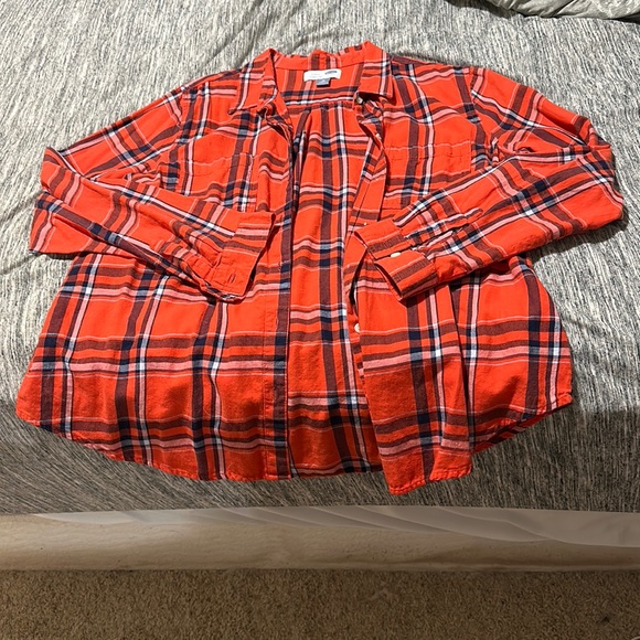 Old navy women’s plaid shirt - Picture 1 of 3